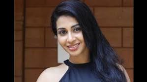 Vidya's eccentric music video in 'Ghanchakkar'