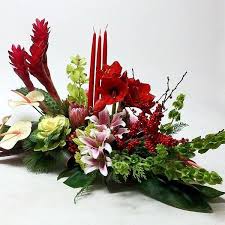 Instagram Post By Lovebird Flowers London Ont Nov 26 2018 Christmas Floral Arrangements Christmas Flower Arrangements Christmas Arrangements Centerpieces