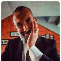 50+ perfiles de «Attardo»