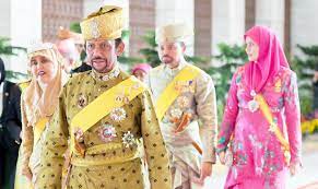 Brunei on varakas öljyvaltio, joka kuuluu brittiläiseen. Brunei Sultan Calls For Stronger Islam As Shariah Laws To Enter Force Arab News