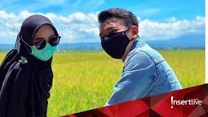 Oki setiana dewi pun sampai memention adiknya lewat instagram story. Ayah Tak Restui Hubungan Ria Ricis Dan Reza Surya Kenapa