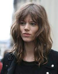 Langhaarfrisuren Mit Pony Und Locken In 2021 French Girl Hair French Haircut French Hair