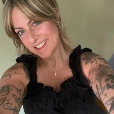 Leon Dobson's Instagram, Twitter & Facebook