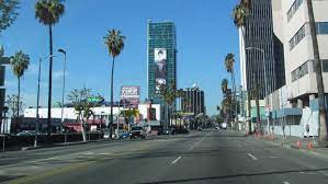 The words sunset blvd. are shown stenciled on the curb of that street. In Einer Woche Sunset Boulevard Los Angeles Getyourguide