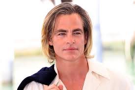 Chris Pine's Instagram, Twitter & Facebook