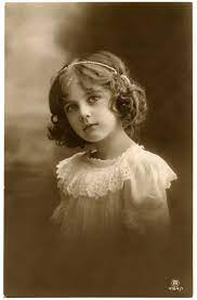 This Is An Old Photo Of A Sweet Little Girl With Such A Pretty Face Description From Thegraphics Vintage Photography Victorian Portraits Beautiful Girl Photo