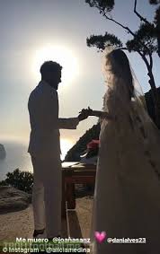 Dani alves y joana sanz se abrazan en exclusiva para icon. Dani Alves Marries Spanish Model Joana Sanz In Secret Wedding In Ibiza Troll Football