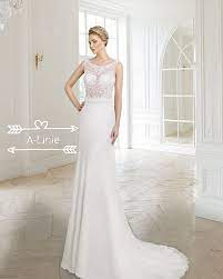 Check spelling or type a new query. Finde Dein Brautkleid Schmales A Linie Brautkleid Mit Fliessendem Leichten Rock Part Und Aufwendig Verspieltem Oberteil Mit Tatto Brautkleid Braut Brautladen