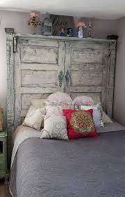 Woman Uses 2 Doors For An Insanely Cool Bedroom Idea Shabby Chic Headboard Barndoor Headboard Shabby Chic Bedrooms