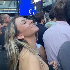 Kira Chase (@kiraachase)