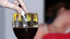 L'uomo si sarebbe fatto inviare dall'olanda nella sua casa di milano circa un litro di gbl, la cosiddetta droga dello stupro. Violenza Di Sorrento La Droga Dello Stupro E Come Funziona