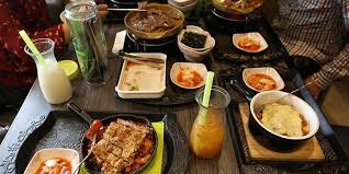 Tidak hanya bagi ibu rumah tangga, makanan murah dan cepat dihidangkan ini juga bisa merupakan. Menyantap Makanan Korea Cuma Rp 30 000 An Di Restoran Ini Halaman All Kompas Com