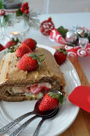 Buche De Noel Fraises Ananas Faite De Galettes De Sarrasin Vegan Sans Gluten Recipe Food Christmas Food Food Photo