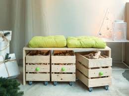 Diy Realiser Un Banc En Bois Avec Des Rangements A Roulettes Leroy Merlin Rangement En Palette Banc Bois Meuble Rangement Enfant