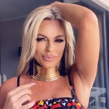 Ginny Hart's Instagram, Twitter & Facebook