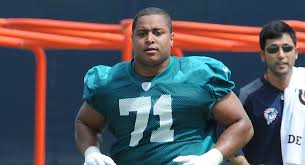 Jogador de futebol americano é afastado do Miami Dolphins por bullying - Esporte - UOL Esporte