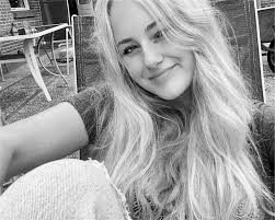 Artiesten, linedance en het rad van fortuin. Beilen krijgt een eigen versie  van het glazen huis