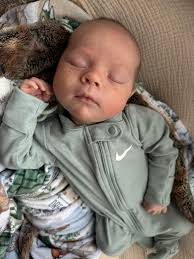 Back to work after an awesome paternity leave! Time away was a blur 🤯👶😴  A huge shout out to my wife for being the 🐐! She's the real hero and MVP,  Grady (