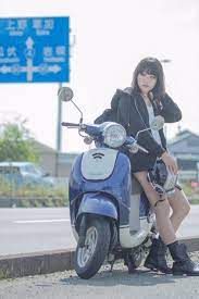 pin by ichi papaya on there s nothing sexier then a woman who rides her own bike scooter girl vespa girl motorcycle girl