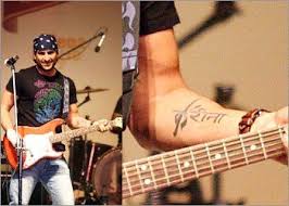 Saif With The Famous Kareena Tattoo Kareena Kapoor Khan Indian Celebrities Kareena Kapoor