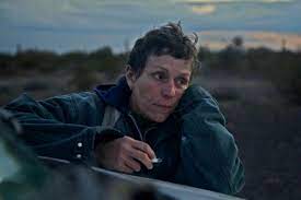 Бороздит просторы необъятной америки в поисках новой. Recenziya Na Film Zemlya Kochevnikov Nomadland Itc Ua