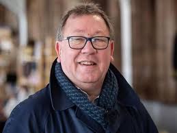 Bargain Hunt expert Mark Stacey's life from drastic career change to hidden  passion