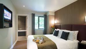 We had four couples staying in four bedrooms. Forest Lodges Executive Lodges Center Parcs