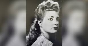 Evelyn Ridge's Instagram, Twitter & Facebook