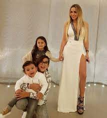 Cuando se dio a conocer su relación con el futbolista, la modelo fitness. La Exuberante Colombiana Que Conquisto A Arturo Vidal Tras Quiebre Matrimonial Tecache Cl