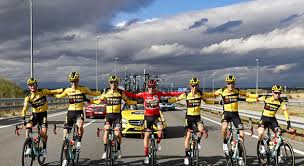 Skupina najlepších vstúpila do rovinatej dvojkilometrovej časti s väčším náskokom na prenasledovateľov. November 9 2020 Bicycle Racing News From Bikeraceinfo
