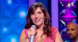Un record dans l'émission et un exploit pour la jeune femme qui est devenue la plus grande maestro de l'émission dépassant l'ancien numéro un. N Oubliez Pas Les Paroles Qui Sont Les Choristes De L Tele Star