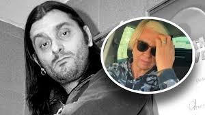 PROCURILE PROVOKATIVNE FOTOGRAFIJE UDOVICE DINA DVORNIKA: U belom satenskom  vešu pozirala u krevetu, pa pokazala obline i skrivenu tetovažu!