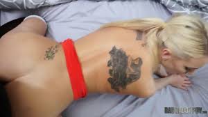 Sarışın dövmeli kadın sikişmece, Kenzie Taylor - Eviewporn