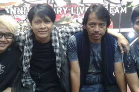 Cangkir merah jambu yang ku pandangi. Lirik Dan Chord Lagu My Facebook Gigi