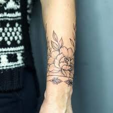 Wearing bracelet tattoos are akin to wearing true bracelets. 21 Bracelet Tattoo Ideas That Look Like Jewelry Stayglam