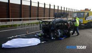 Tragico incidente stradale sull'a14, tra loreto e civitanova, lungo la corsia sud. Tragedia In A14 Nel Drammatico Incidente Perdono La Vita Mamma E Figlio Di 9 Mesi