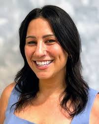 Leslie Mahan's Instagram, Twitter & Facebook