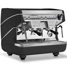 Save on precious counter space while still enjoying perfect espresso and cappuccino with the slim 6 design. Nuova Simonelli Appia Ii Compact Machine A Cafe Professionnelle Machine A Cafe Pour Les Professi Automatic Espresso Machine Cappuccino Machine Coffee Maker