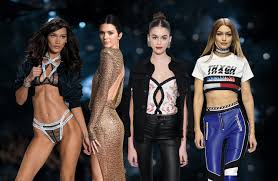 Imagine going for a stroll down the street not knowing that gigi hadid is about to change your life. Gigi Hadid Kendall Jenner Co Die Dreisten Diat Lugen Der Models