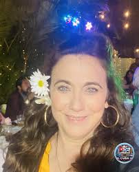 La actriz Tahimi Alvariño comparte esta foto llena de cariño para todos.  Felicidades y bendiciones para ella