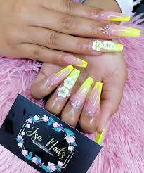 Aprendes muy bien 2 técnicas para hacer uñas que existen actualmente en el mercado: Isa Nails Unas Acrilicas Color Amarillo Neon Detalle Facebook