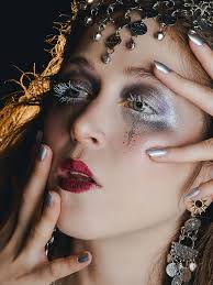 Gemstone Madness. Production by @peter_snows editorial makeup bootcamp in  CDMX Photographer @sofiagamez_ag Model: @yaramosqueraa Hairstyle