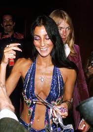 Cher Faz 75 20 Fotos Raras Da Diva Pop Que Revelam Seu Estilo Despojado Nos Anos 1970 Vogue Cultura