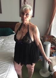 Mature granny milf hot porn - allmaturepornpics.com