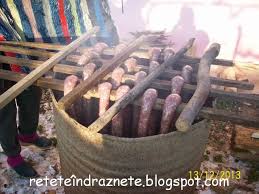 Pregatirea carnii de porc pentru afumat. Cum Se AfumÄ CarnaÈii Carnea