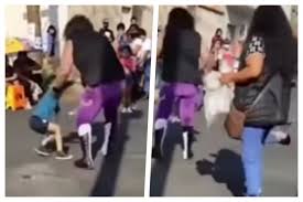 En la ciudad de méxico, el luchador conocido como emir vikingo agredió a un niño, de 5 años de edad, durante una función en la colonia aviación civil, en la alcaldía venustiano carranza. Izq8 Tn428awfm