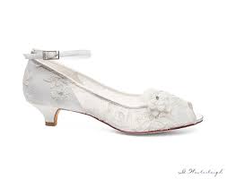 Negli ultimi anni le calzature da sposa lascia un feedback. Scarpe Da Sposa Tacco Basso 3 Cm Ricamate In Pizzo Florealesposatelier