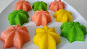 Bahan dasar dari pembuatan bolu sendiri adalah tepung, gula, dan juga telur. Resep Bolu Singkong Yang Enak Manis Gurih Dan Lembut Youtube