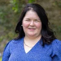 Dee Tobin's Instagram, Twitter & Facebook