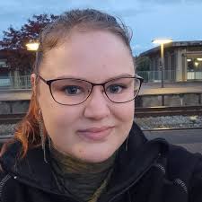 I might be a little stupid, but how do i do the weekly quests 😅😅